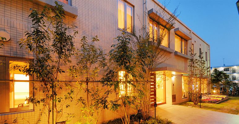 温かみある建物外観