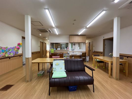 広々とした明るい居室