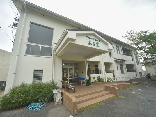 清潔な建物のエントランス