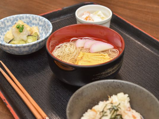 和風の食事セットアップ