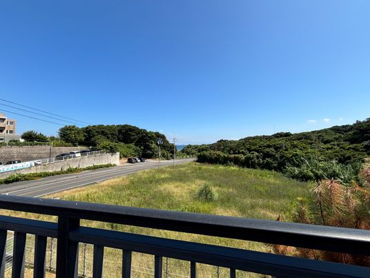 緑豊かな景色のバルコニー