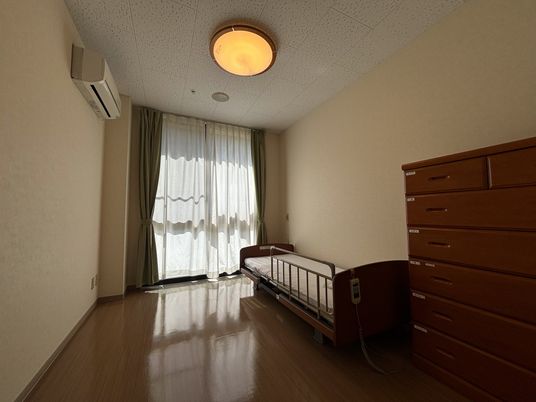 落ち着いた雰囲気の居室