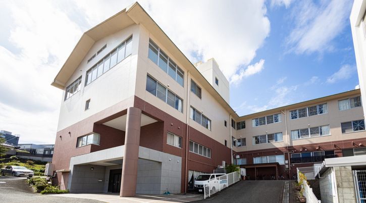 広々とした建物の外観