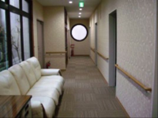 清潔感ある廊下の一角