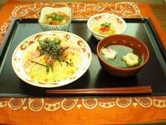 和やかな食事の場面