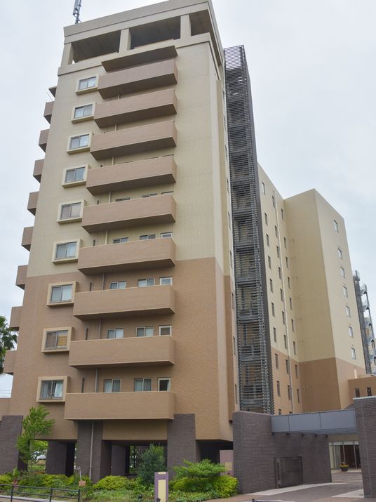 高層の建物外観