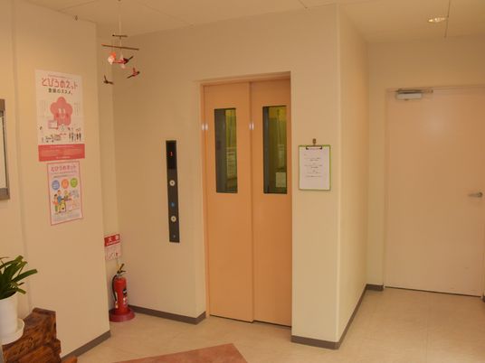 清潔なエレベーターホール