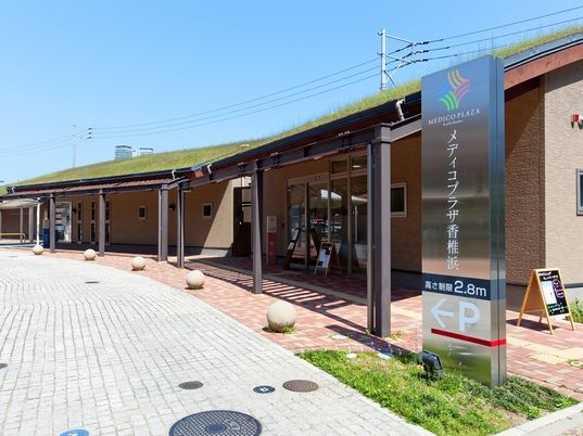 エントランス看板の風景