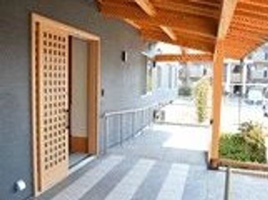 和風のエントランス通路