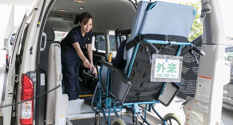 車椅子の昇降作業