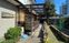 花壇がある建物外観
