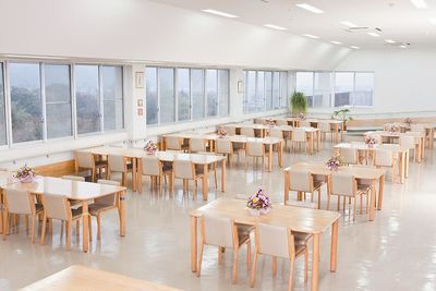 自然光が差し込むダイニングルーム