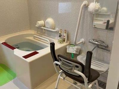 入浴設備が整った浴室