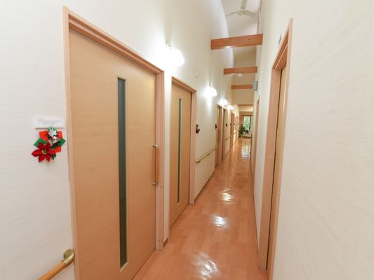 廊下の明るいイメージ