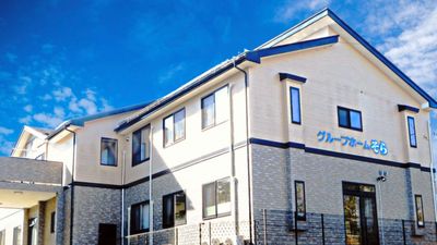 広々とした建物の外観
