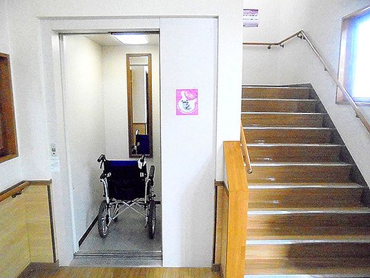 車椅子用エレベーター