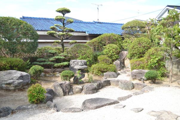 緑に囲まれた庭