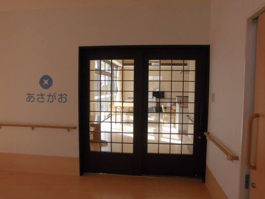 昼間の明るい廊下