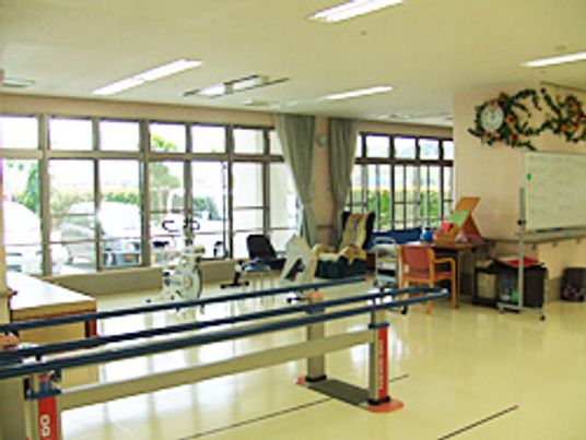 開放的な機能訓練室