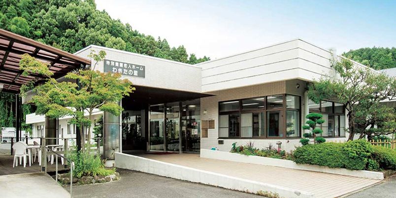 広々とした施設外観