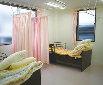 ベッドが並ぶ居室