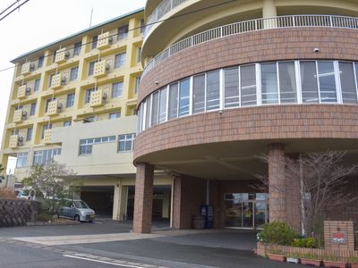 多層建築のエントランス