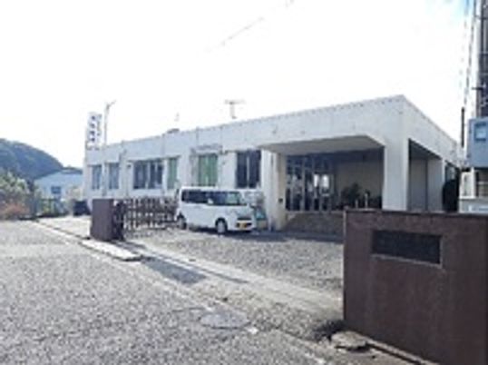 広々とした施設外観