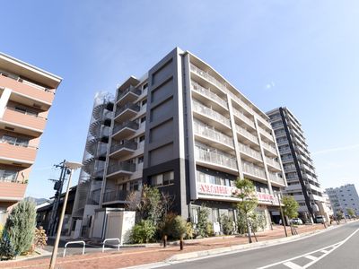 現代的な建物の外観