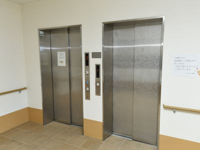 清潔なエレベーター