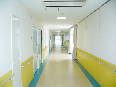 明るい廊下の一望