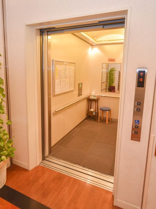 エレベーター付近の通り