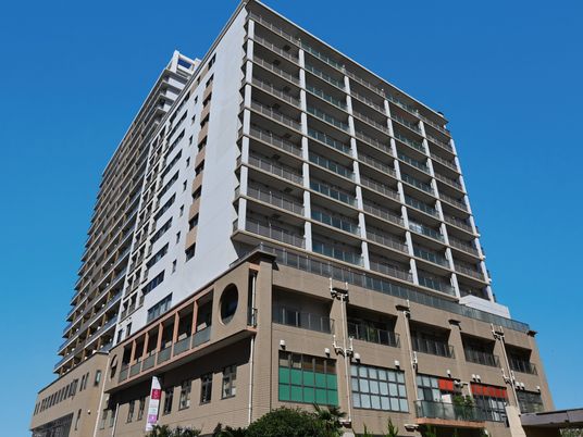 高層の建物外観
