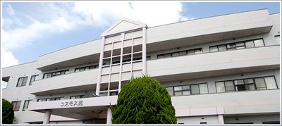 明るい雰囲気の外観