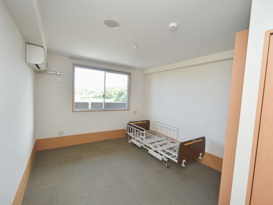 広々とした明るい居室