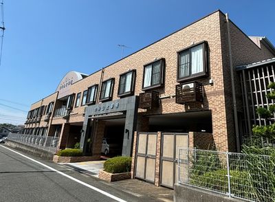 エントランスと看板
