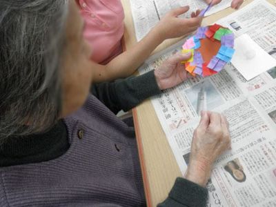 多目的室での手工芸活動