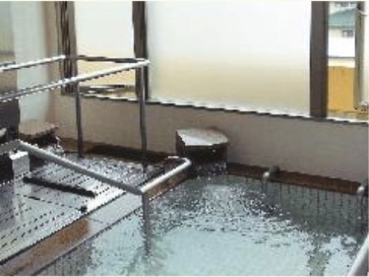 手すり付きの浴室