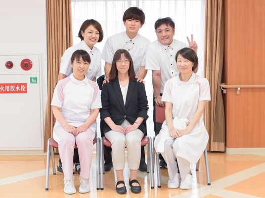 スタッフの集合写真