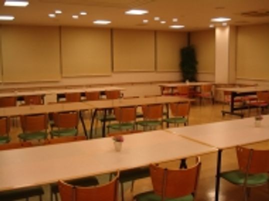広い室内の様子