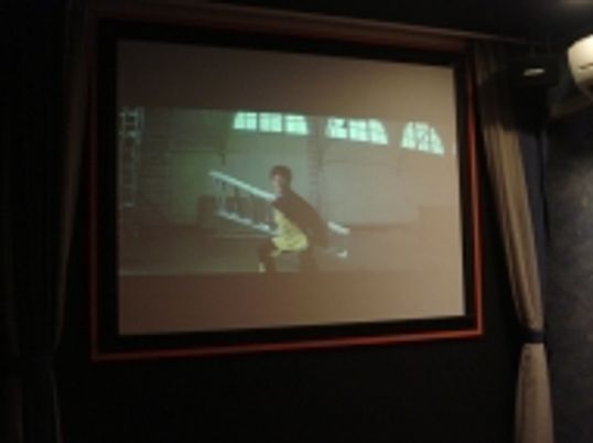 映画が映るスクリーン
