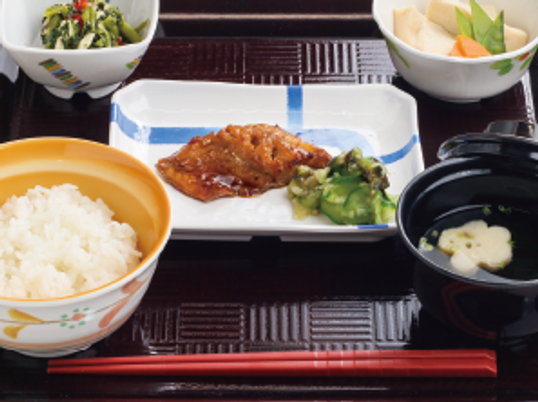 彩り豊かな食事風景