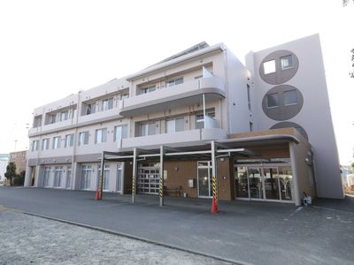 モダンな建物の外観