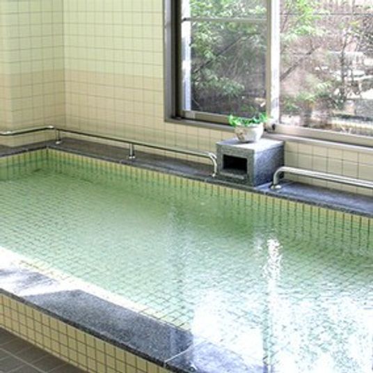 ゆったり広々とした浴室