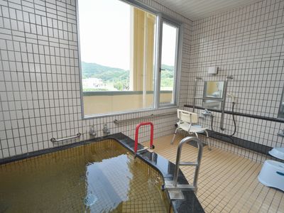 明るい和風の浴室