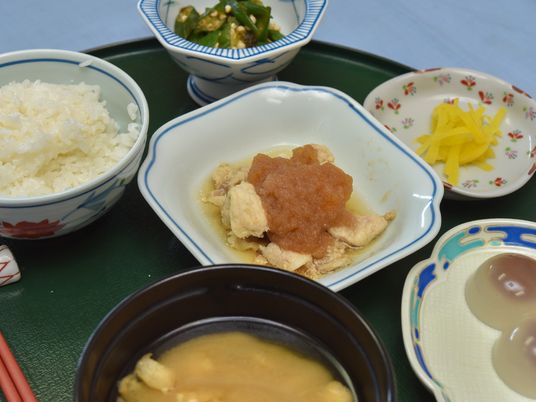 和風食事のトレイ