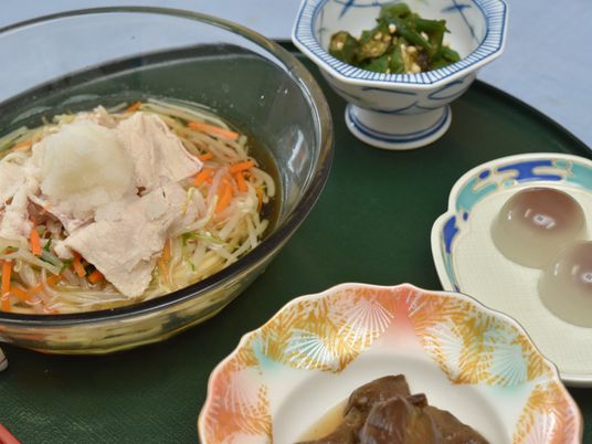 和風の彩り豊かな料理