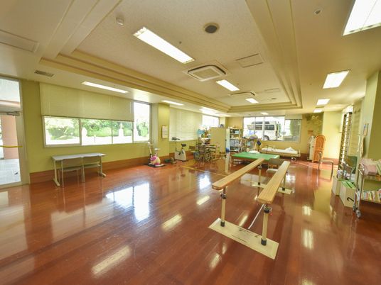 光が差し込む機能訓練室