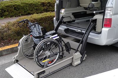 車椅子リフト付き車両