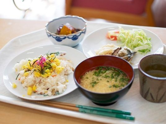 彩り豊かな食事の一例