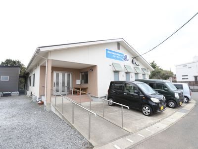外観と駐車スペース